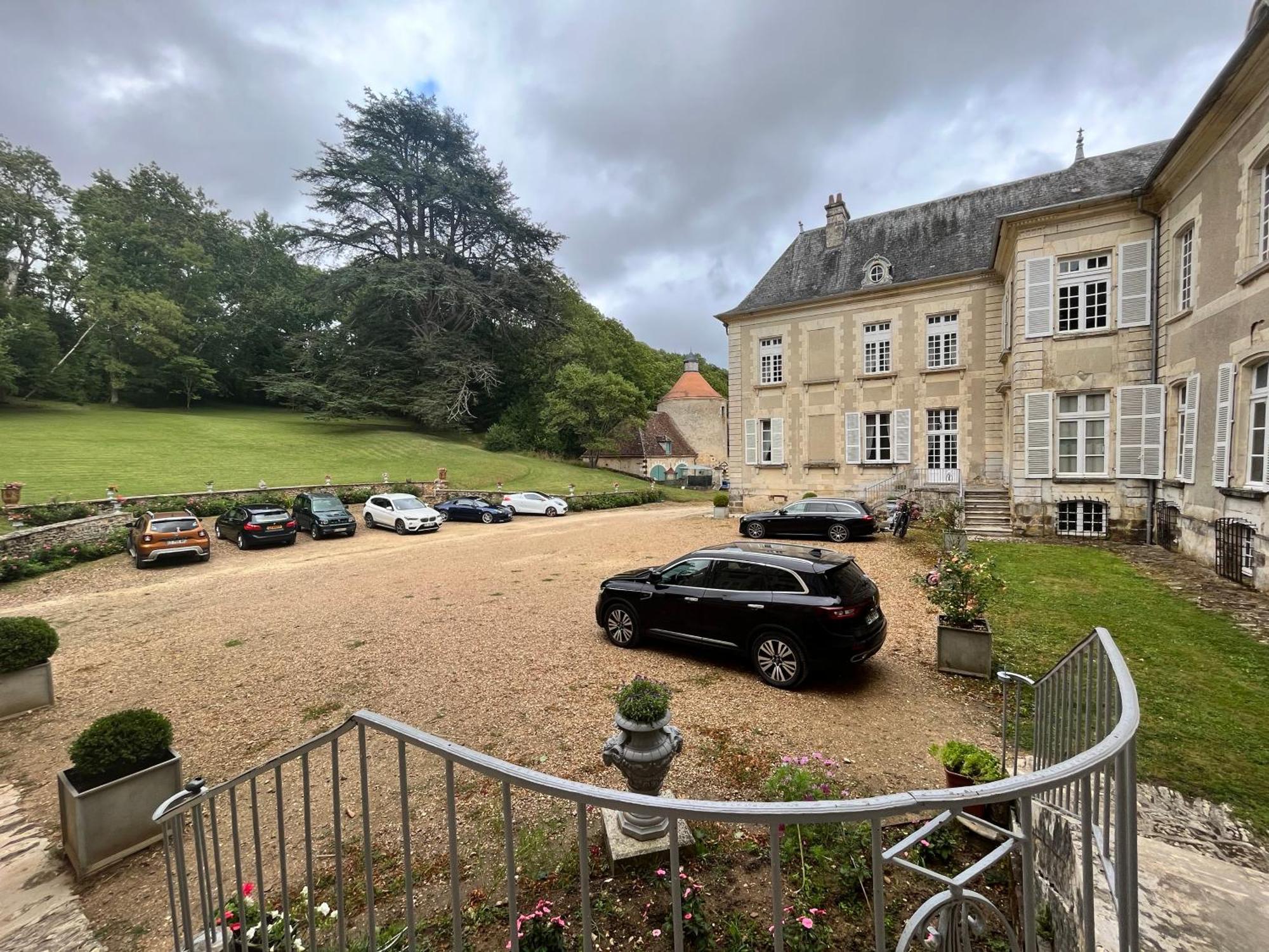 Chateau De Beaujeu Sens-Beaujeu Esterno foto