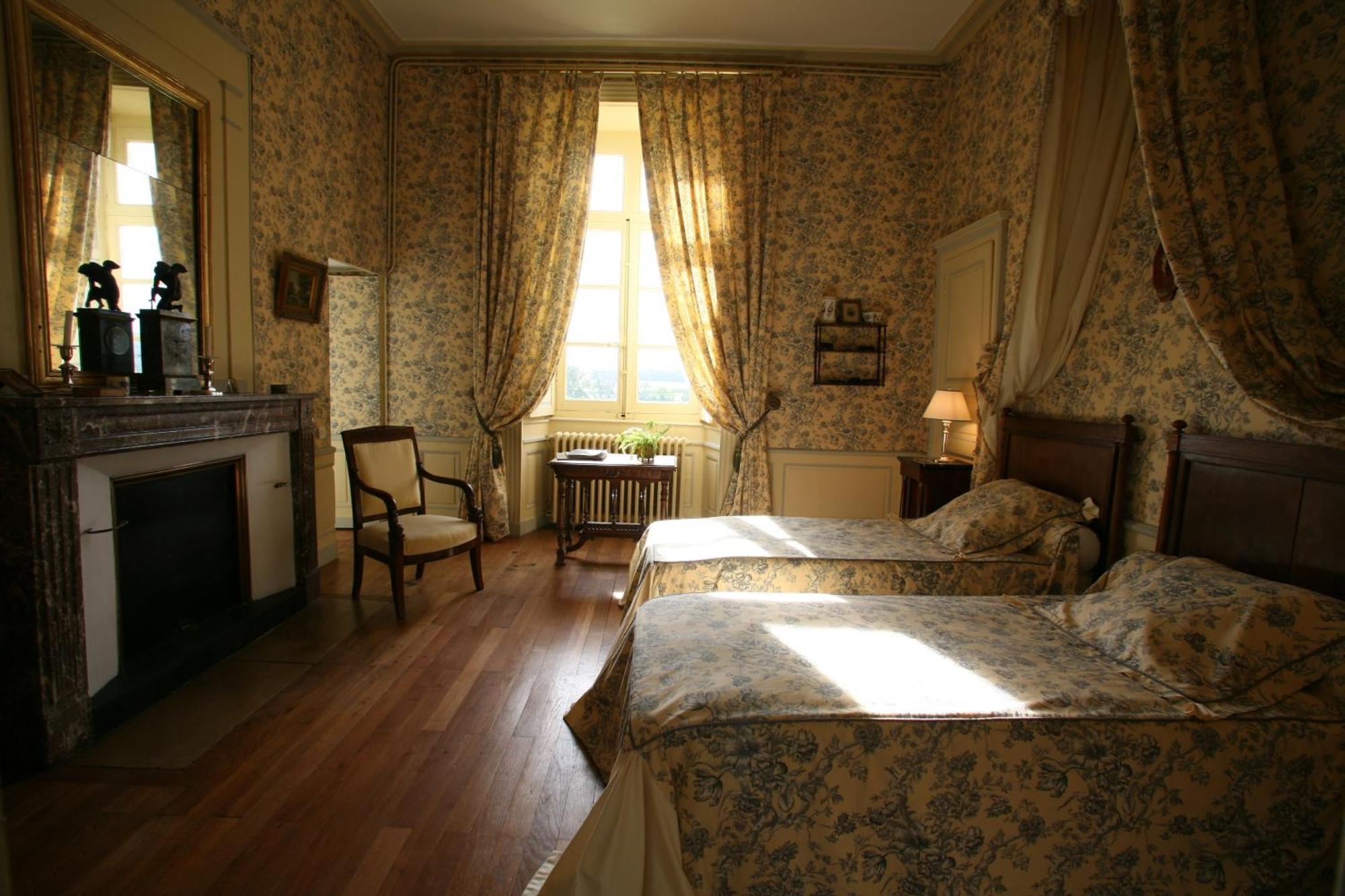 Chateau De Beaujeu Sens-Beaujeu Esterno foto